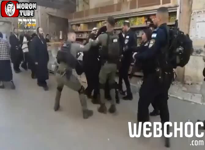 Video :An ultra-Orthodox Jew is killed by an Israeli police officer for protecting Palestine